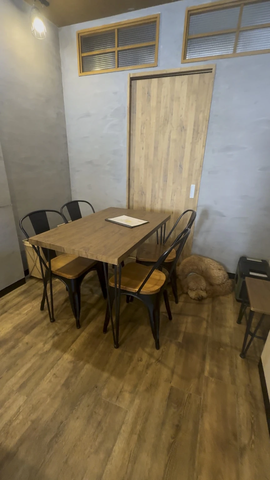 CAFE&DELI IMOKICHIYAのワンちゃん同伴可能な店内