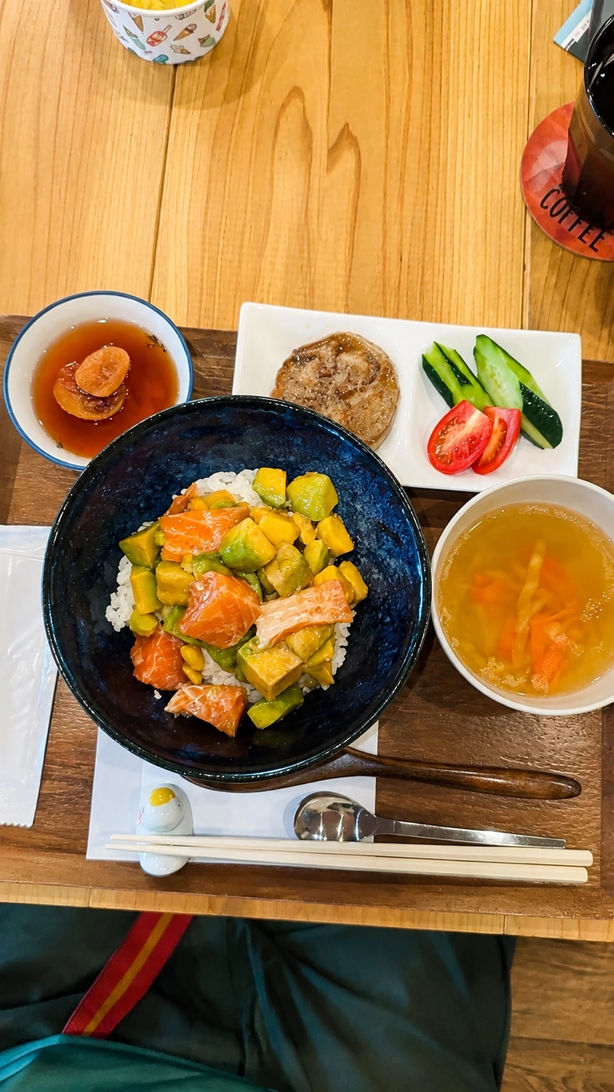 CAFE&DELI IMOKICHIYAの地元野菜を使った小鉢付きランチ